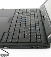 Будучи трансформером,  Dell XT имеет полноразмерную стандартную клавиатуру…