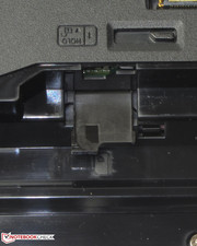 SIM-слот расположен в аккумуляторном отсеке.