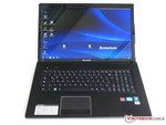 Черный 17-тидюймовый ноутбук от Lenovo