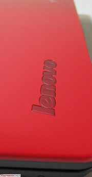 Даже логотип Lenovo написан красным!