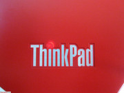 В букве "i" внешней надписи ThinkPad заключен индикатор питания