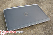 Логотип Dell - это единственная глянцевая деталь ноутбука