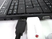 Большие по размеру периферийные устройства USB должны работать с удлинителями для того, чтоб не блокировать соседний порт