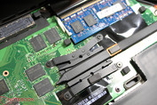 ОЗУ представлена впаянными в материнскую плату 4 ГБ и стандартным SODIMM-модулем.