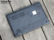 Доступ ко всем заменяемыем компонентам можно получить через большой люк для техобслуживания на днище ноутбука.
