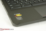 Наклейка Lenovo EDU указывает на принадлежность ноутбука к устройствам для образовательных целей.