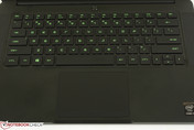 Клавиатура оснащена зеленой подсветкой.