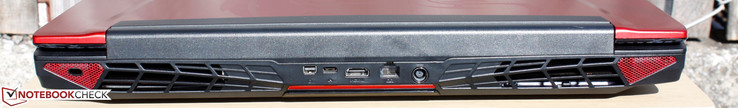 Сзади: слот замка Kensington, mini-DisplayPort 1.2, USB Type-C, HDMI 1.4, Ethernet, порт питания