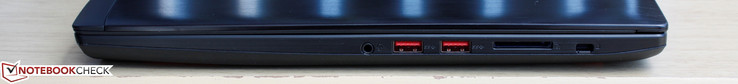 Справа: 3.5-мм комбинированный аудиоразъем, 2 порта USB 3.0, кард-ридер для карт SD, слот для замка Kensington Lock