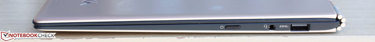 Справа: кнопка включения, 3.5-мм комбинированный аудиоразъём, порт USB 3.0