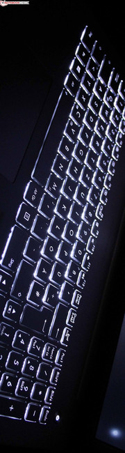 Подсветка клавиатуры трехуровневая.