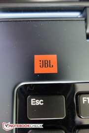 Акустика JBL, звук хорош.