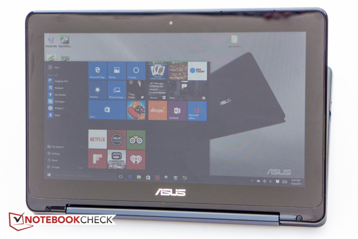 Asus Transformer Book Flip TP200SA на улице (облачно)