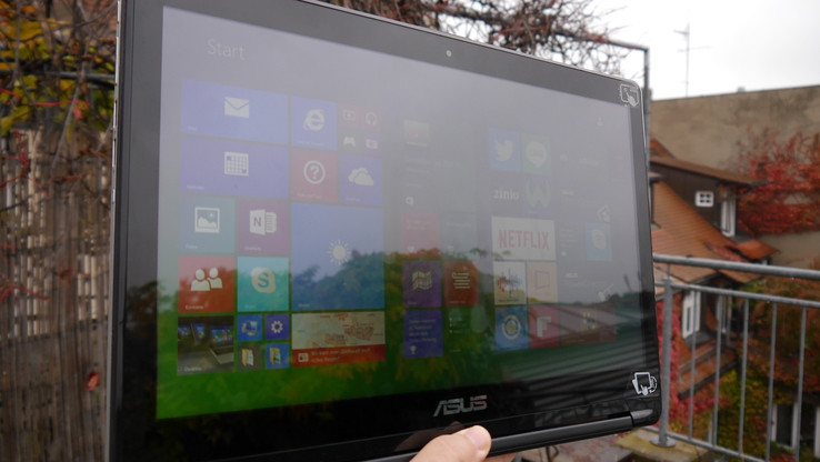 Asus Transformer Book Flip TP500LA на улице