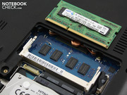 Редкость: 2 из 4 Гб оперативной памяти DDR3 впаяны в материнскую плату.