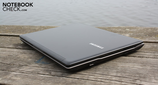 Samsung QX412-S01DE: Стильный вид, высокая производительность. Но - глянцевый экран...