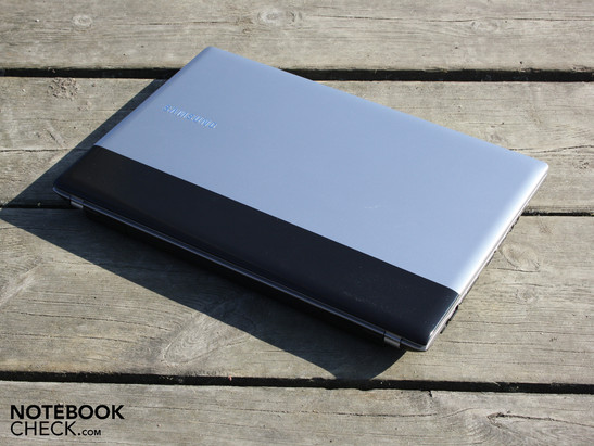 Samsung RV511 Core i3-380M: Удобный ноутбук с хорошими устройствами ввода и матовым экраном.