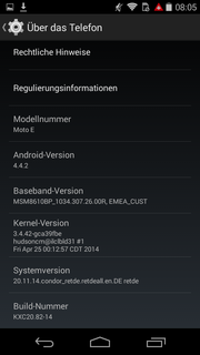 Смартфон поставляется с новой версией Android, 4.4.2.