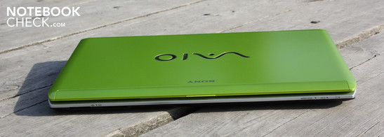 Sony Vaio VPC-Y21S1E: Качественный субноутбук с хорошей мобильностью