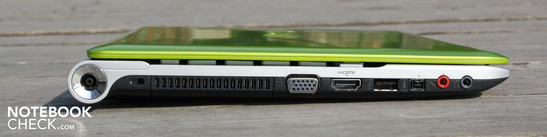 Слева: разъем питания, разъем для замка Кенсингтона, VGA, HDMI, USB 2.0, FireWire, микрофон, наушники