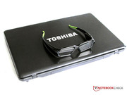Ноутбук от Toshiba и 3D очки с активным затвором