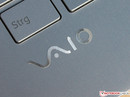 Джойстика, как в Vaio Duo 11, тут нет...