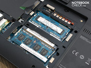 Помимо 2.5-дюймового жесткого диска через открывшееся отверстие можно заменить оперативную память.