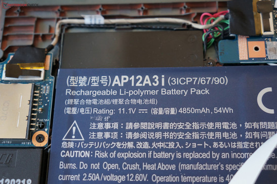 Неизвлекаемая литий-полимерная батарея ёмкостью 54  В*ч