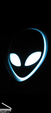 Alienware – хорошо известный логотип, украшающий крышку экрана Area-51 m17x и пробуждаемый к жизни светодиодной подсветкой.