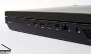 Несмотря на то, что порты располагаются только на правой и левой панелях ноутбука, у Alienware Area-51 m17x их достаточное количество.