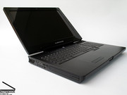 По сравнению с 15-дюймовым m15x, ноутбук m17x имеет более прочную и высококачественную конструкцию.