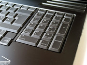 Из-за большого m17x-дюймового корпуса клавиатура имеет дополнительную цифровую клавиатуру.