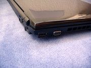 Samsung R560 оборудован слотом для ExpressCard, а также считывателем карт Memorystick/SD.