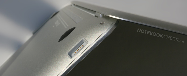 MacBook Air (2008). Тогда ещё инновационный дизайн