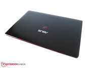 Красные вставки напоминают дизайн ноутбуков MSI.
