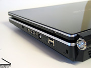 Что касается разъемов, M980NU предоставляет обычный для настольных ноутбуков набор: 4 порта USB, DVI, HDMI и eSATA.