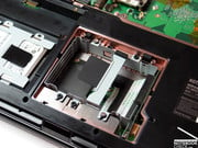 …M980NU может вместить еще два жестких диска и тем самым легко набрать террабайт энергонезависимой памяти.