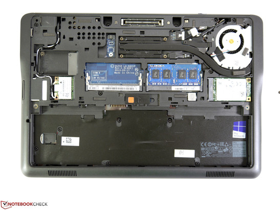 Повышенная ремонтопригодность (На фото Dell Latitude 12 E7240 с идентичным внутренним устройством)