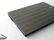Серебряная волнистая крышка - самая узнаваемая деталь ноутбуков Dell Precision.