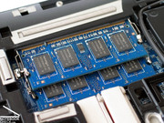 Ноутбук поддерживает до 8 гигабайт памяти, благодаря платформе Intel Montevina.