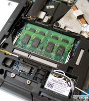 Основанный на платформе Montevina ноутбук поддерживает до 8 Гб RAM, DDR3 пока нет.