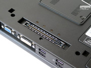 M6300 имеет док-порт, который является обязательным в ноутбуках, разработанных для профессионалов. Он дает возможность идеально интегрирова