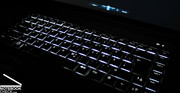 Подсветка клавиатуры облегчает работу при плохом освещении.