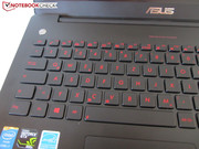Чиклетная клавиатура такая же, как в N550, но отличается цветом клавиш, маркировки и подсветки.