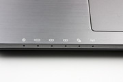 На корпусе присутствует 6 светодиодов, показывающих статус питания, SSD и беспроводного адаптера.