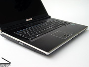 Deviltech 9000 DTX создан на основе M860TU китайского производителя ноутбуков Clevo.