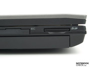 Слот карты PC и порт Ultra-Bay с DVD драйвером спереди