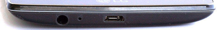 Снизу: Micro-USB, 3.5-миллиметровый аудиопорт
