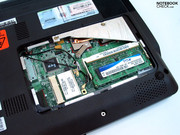 Fujitsu M2010 оснащен процессором Intel Atom N280 CPU и графикой Intel GMA 950