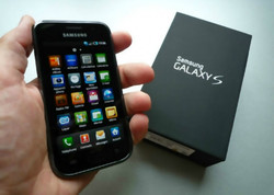 Galaxy S - флагман прошлых лет (изображение: Tecnoblog)